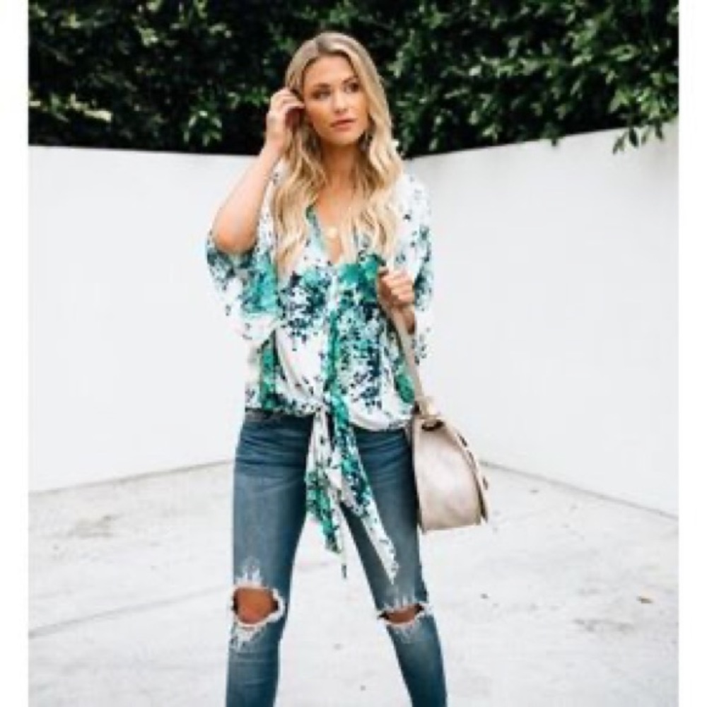 NWT Chamomile Floral Tie Blouse